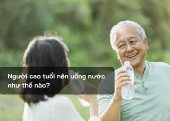 Người cao tuổi nên uống nước như thế nào?